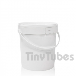 17-Liter-Eimer mit Kunststoffgriff.